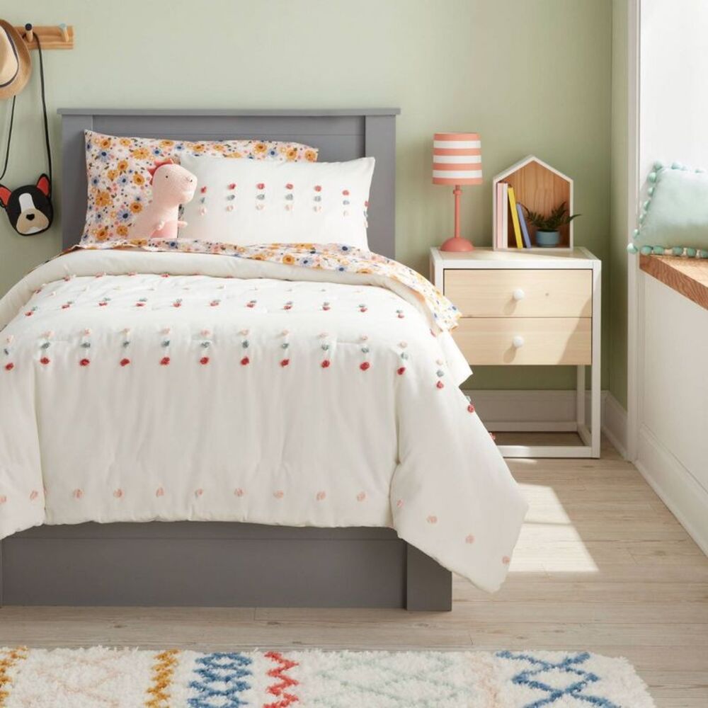 Twin Polka Dot Quilted Kids' Comforter Set with Pom Trim - Cream White